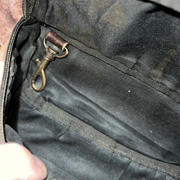 THE 80s just called and they want their MEN’s LEATHER FANNY PACK back 🤩 - Picture 4 of 4